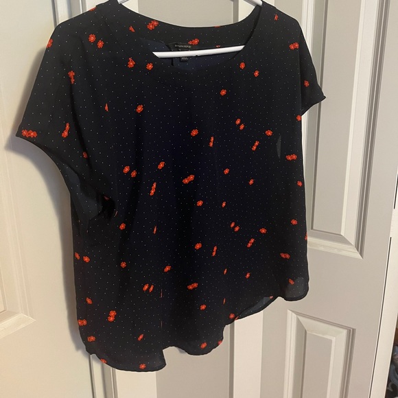 🎉5 for $30 tops and blazers🎉 - Picture 2 of 5